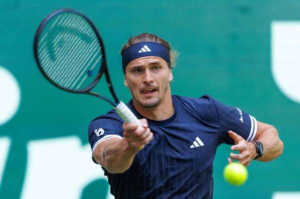 Alexander Zverev erreicht Achtelfinale in Halle mit Mühe