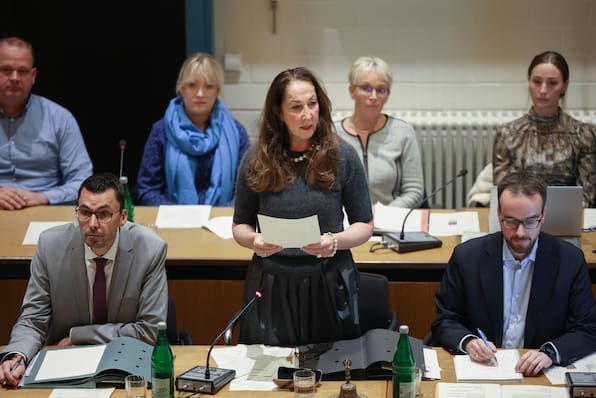 Messerattacke auf Bürgermeisterin Iris Stalzer – Tochter (17) vor Gericht