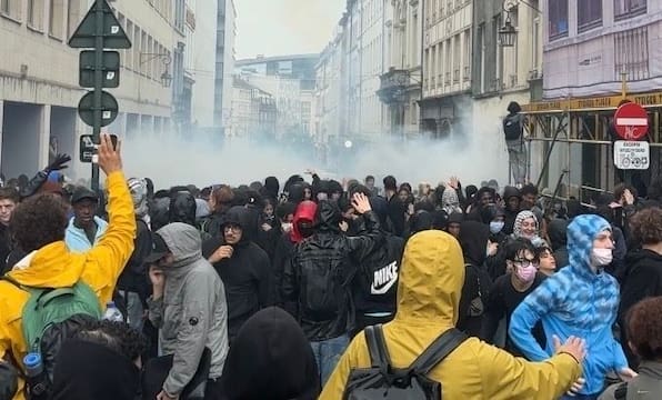 Brüssel: Erneut Ausschreitungen bei Jugenddemo – Polizei setzt Tränengas ein