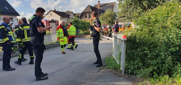Leichenfund in Boffzen – Junge entdeckt Toten beim Spielen am Bach